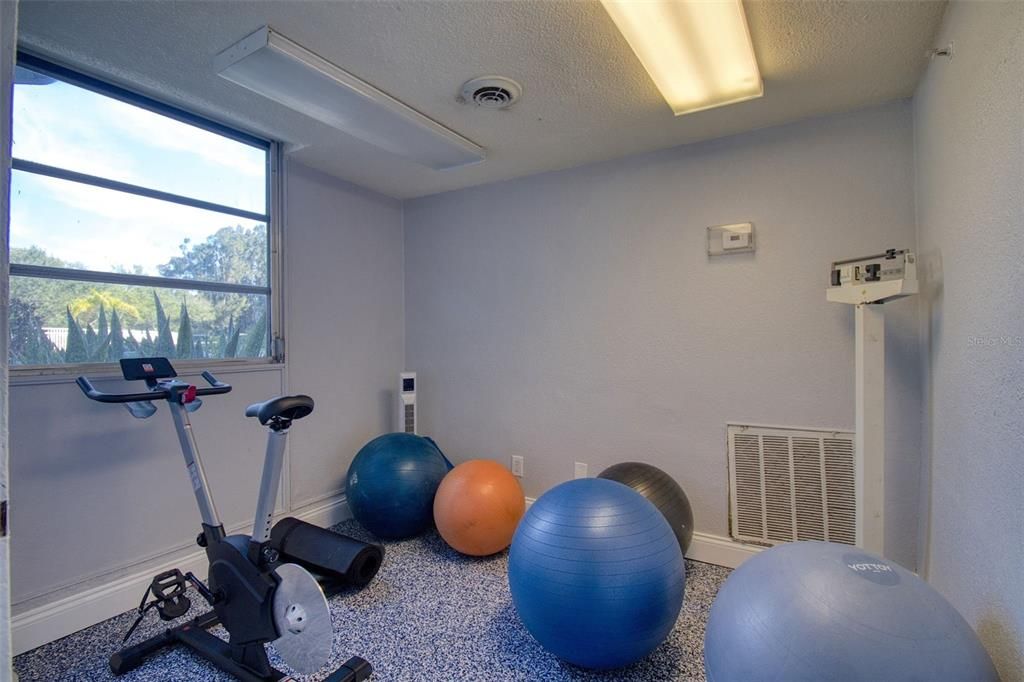 For Rent: $1,850 (2 beds, 1 baths, 887 Square Feet)