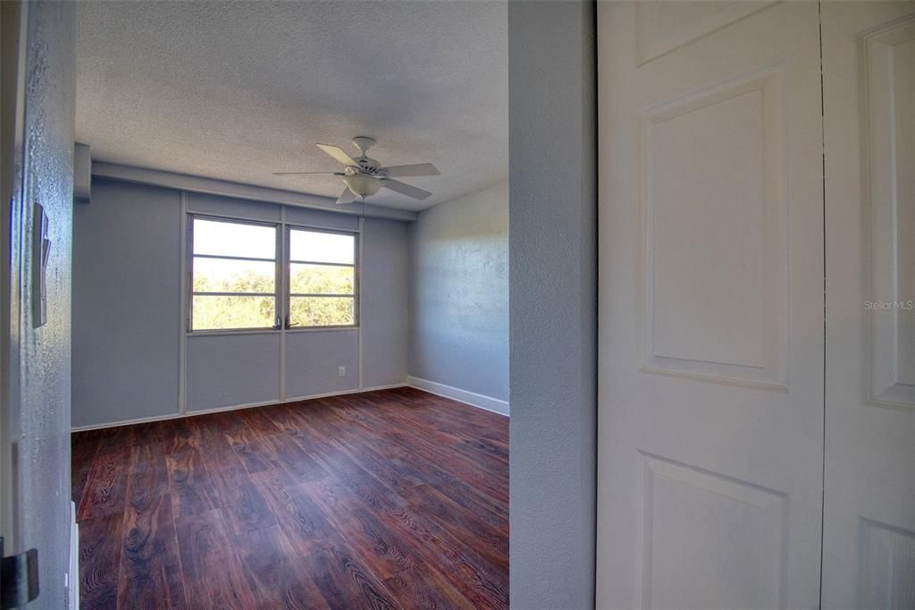 For Rent: $1,850 (2 beds, 1 baths, 887 Square Feet)