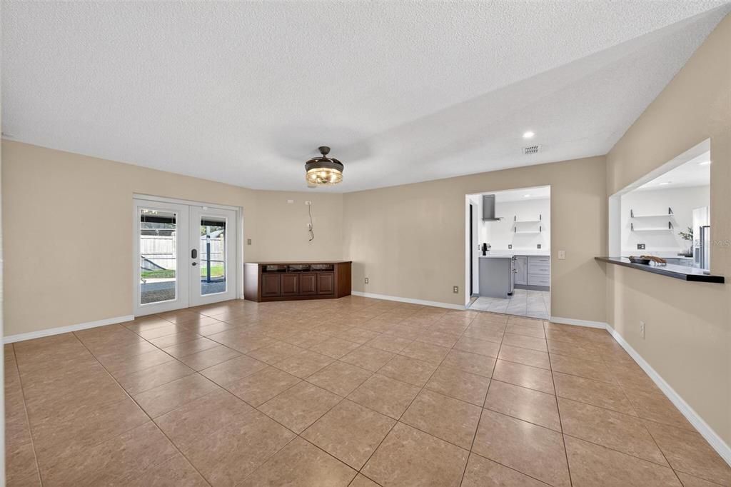 合同活跃: $460,000 (3 贝兹, 2 浴室, 1676 平方英尺)