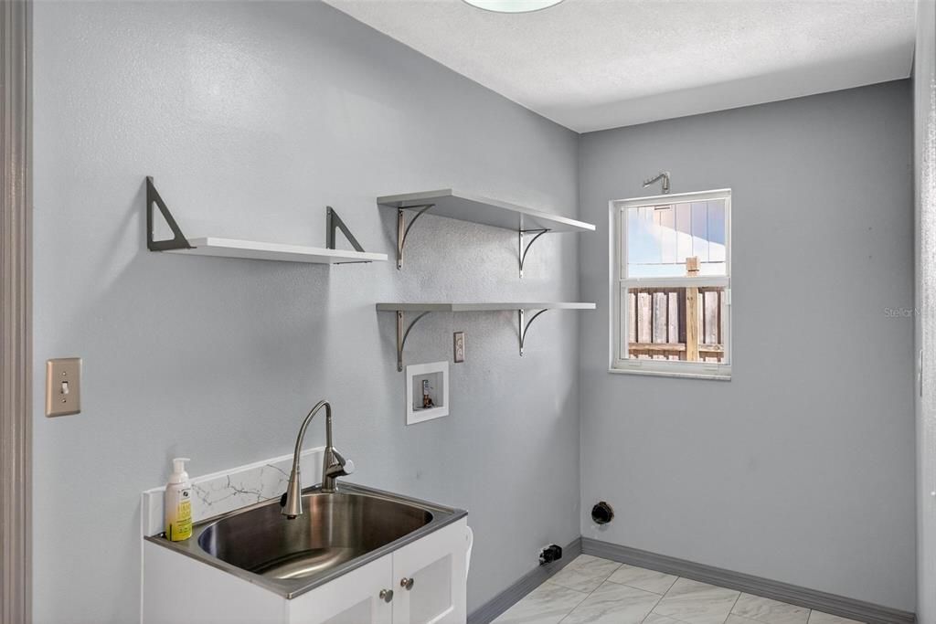 合同活跃: $460,000 (3 贝兹, 2 浴室, 1676 平方英尺)