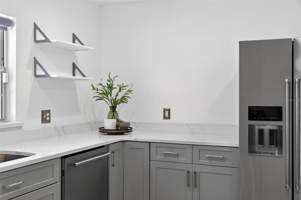 合同活跃: $460,000 (3 贝兹, 2 浴室, 1676 平方英尺)