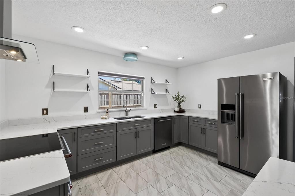 合同活跃: $460,000 (3 贝兹, 2 浴室, 1676 平方英尺)