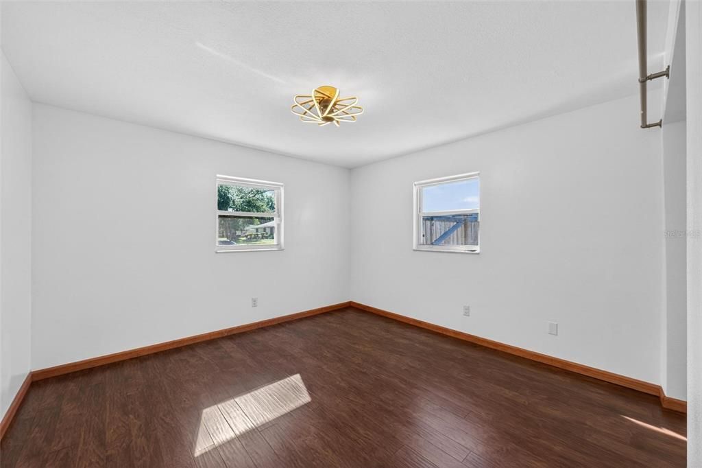 合同活跃: $460,000 (3 贝兹, 2 浴室, 1676 平方英尺)