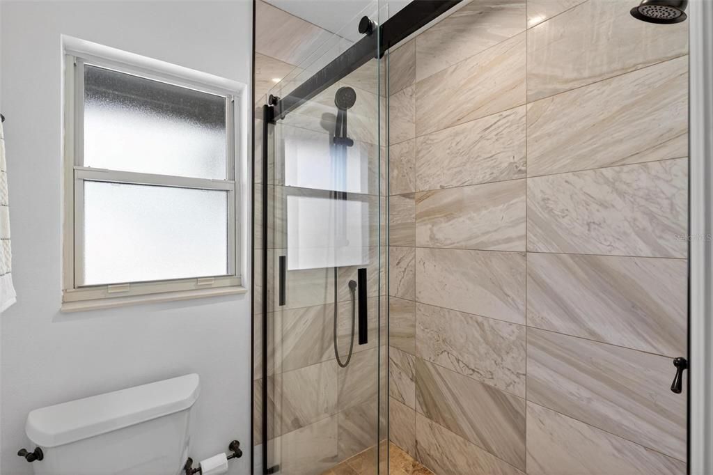 合同活跃: $460,000 (3 贝兹, 2 浴室, 1676 平方英尺)