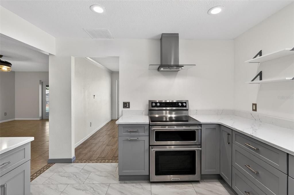 合同活跃: $460,000 (3 贝兹, 2 浴室, 1676 平方英尺)