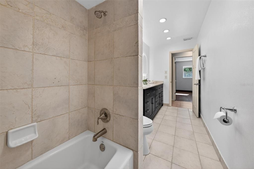 合同活跃: $460,000 (3 贝兹, 2 浴室, 1676 平方英尺)