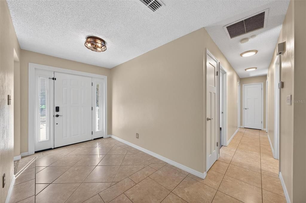 合同活跃: $460,000 (3 贝兹, 2 浴室, 1676 平方英尺)