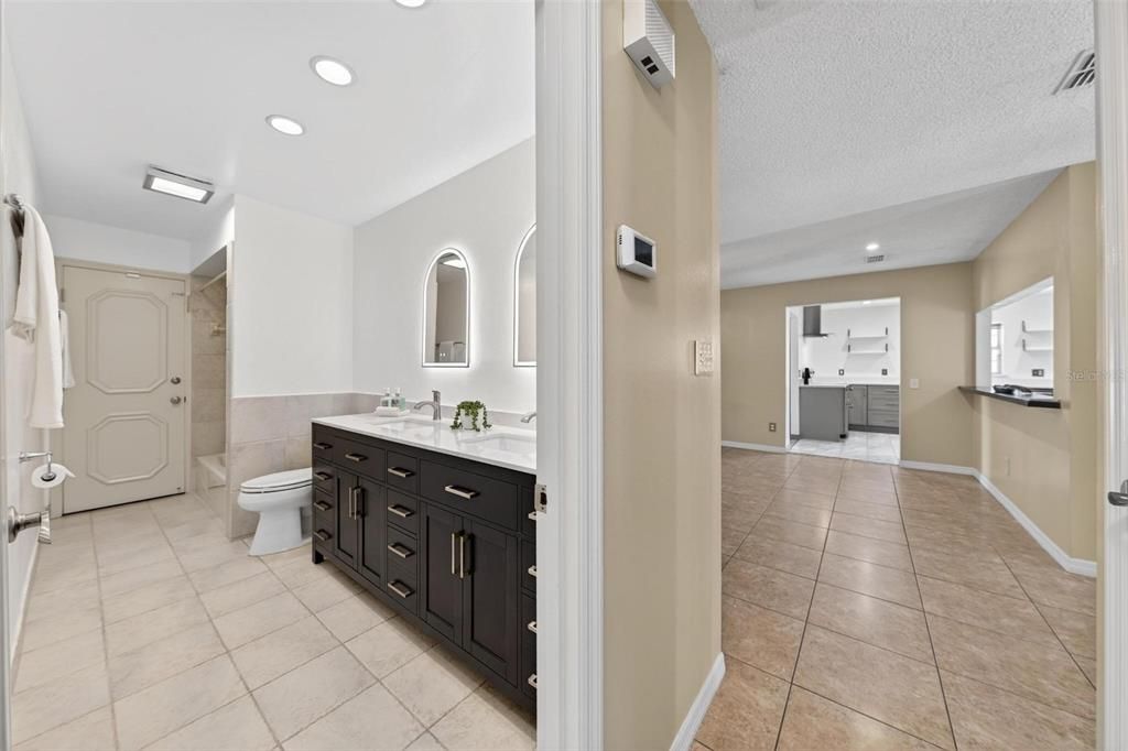 合同活跃: $460,000 (3 贝兹, 2 浴室, 1676 平方英尺)