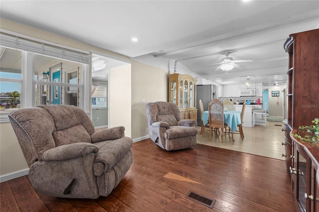 En Venta: $160,000 (2 camas, 1 baños, 872 Pies cuadrados)