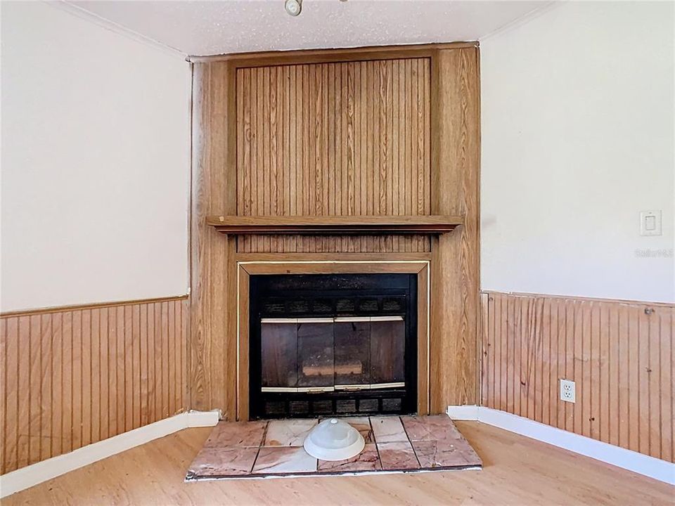 For Sale: $95,000 (4 beds, 2 baths, 1680 Square Feet)