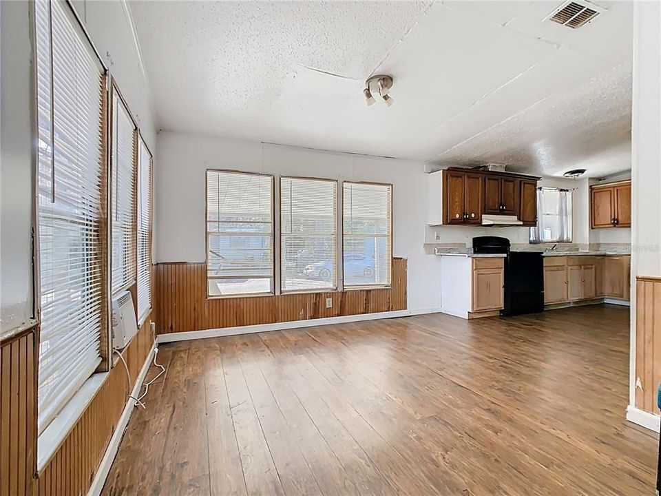 For Sale: $95,000 (4 beds, 2 baths, 1680 Square Feet)