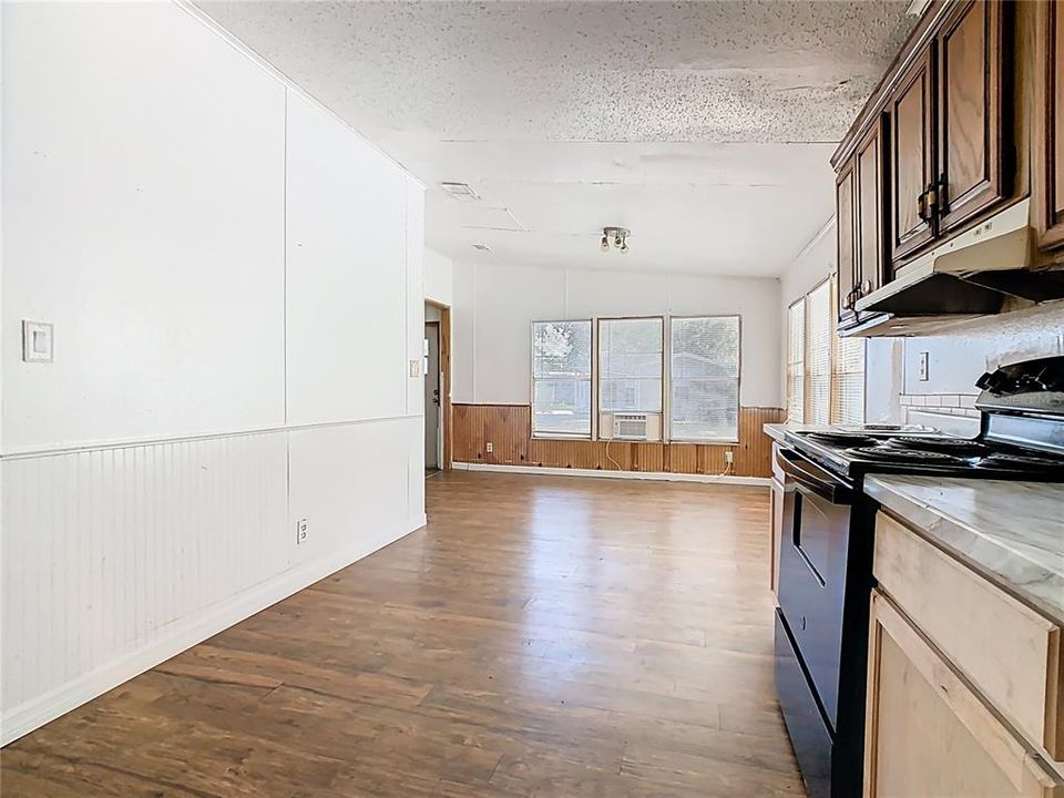 For Sale: $95,000 (4 beds, 2 baths, 1680 Square Feet)