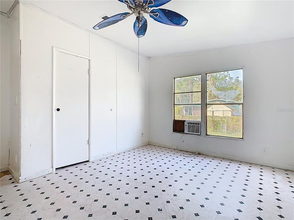 For Sale: $95,000 (4 beds, 2 baths, 1680 Square Feet)