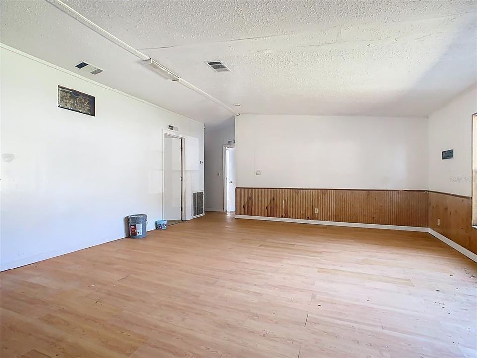 For Sale: $95,000 (4 beds, 2 baths, 1680 Square Feet)