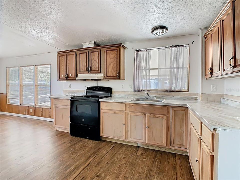 For Sale: $95,000 (4 beds, 2 baths, 1680 Square Feet)