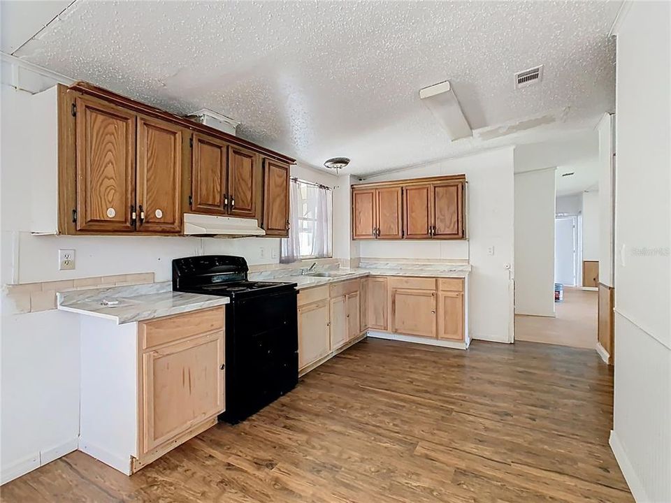 For Sale: $95,000 (4 beds, 2 baths, 1680 Square Feet)