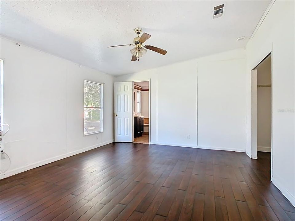 For Sale: $95,000 (4 beds, 2 baths, 1680 Square Feet)