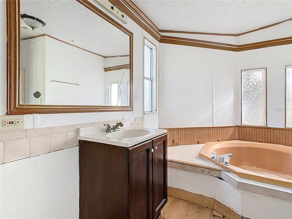 For Sale: $95,000 (4 beds, 2 baths, 1680 Square Feet)