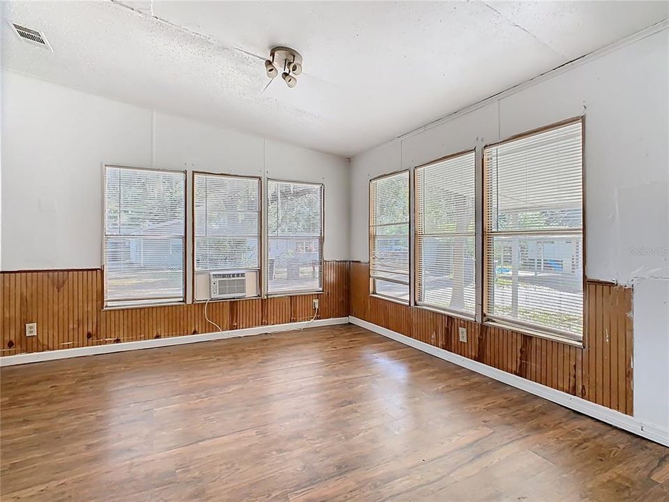 For Sale: $95,000 (4 beds, 2 baths, 1680 Square Feet)