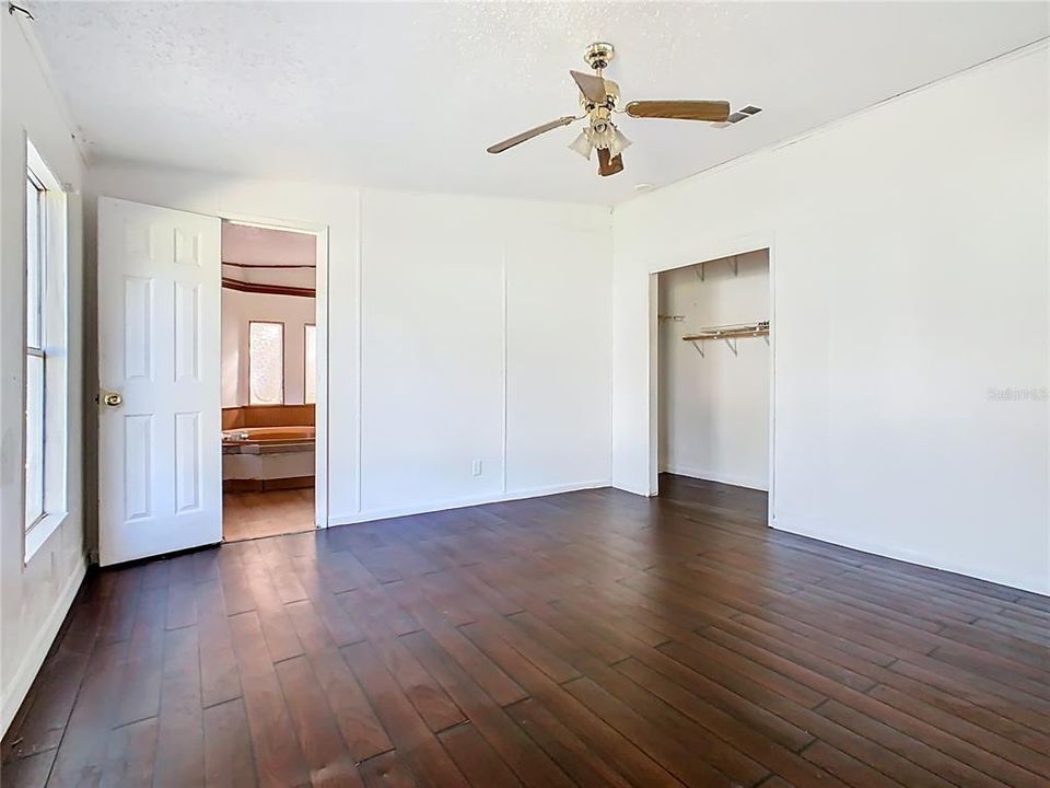 For Sale: $95,000 (4 beds, 2 baths, 1680 Square Feet)