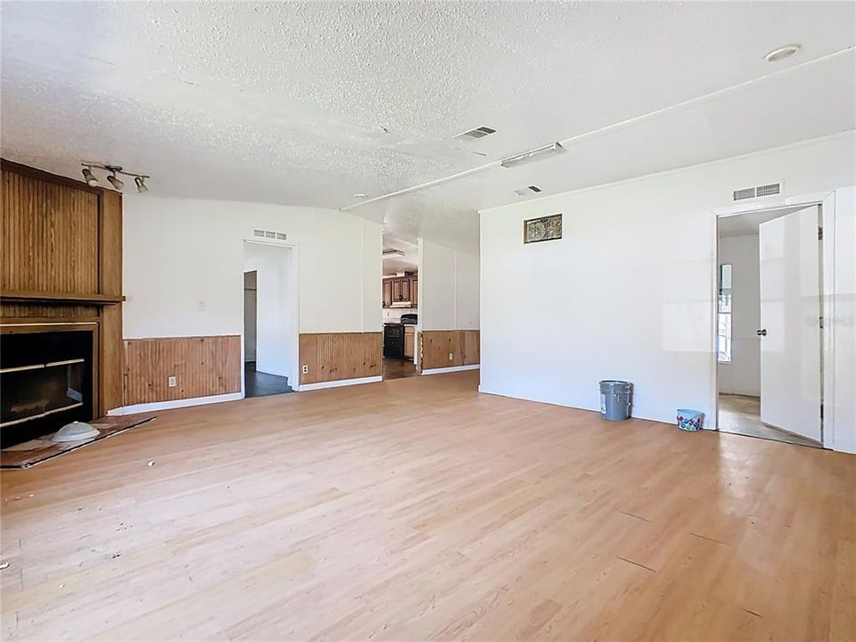 For Sale: $95,000 (4 beds, 2 baths, 1680 Square Feet)