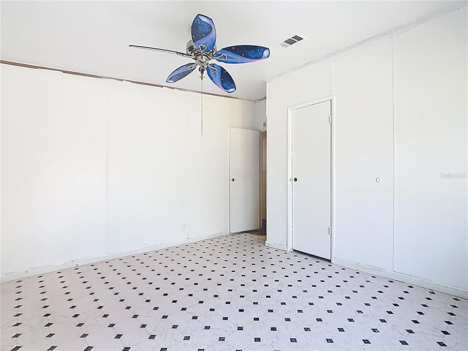 For Sale: $95,000 (4 beds, 2 baths, 1680 Square Feet)