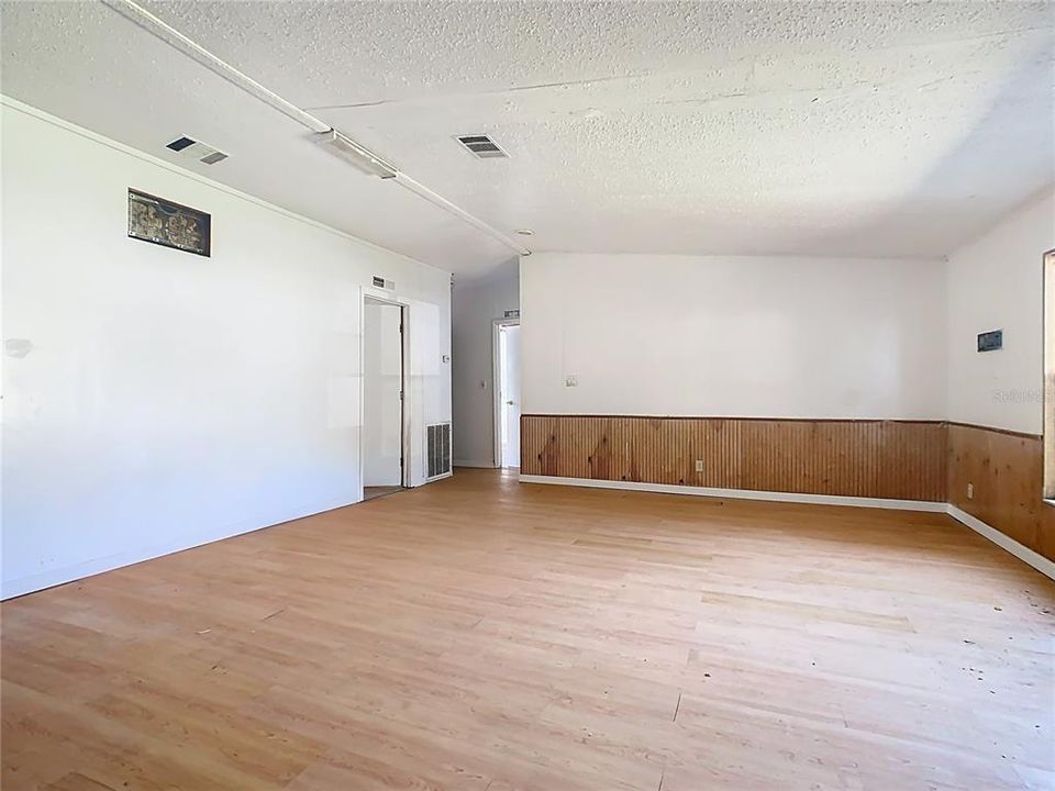 For Sale: $95,000 (4 beds, 2 baths, 1680 Square Feet)