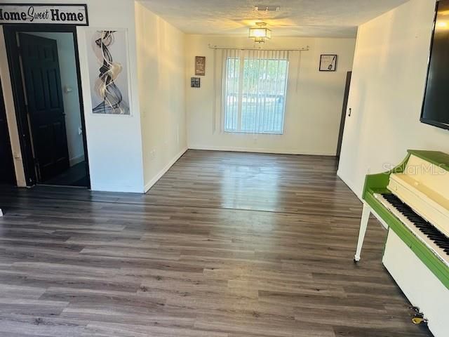 На продажу: $224,999 (3 спален, 2 ванн, 1144 Квадратных фут)