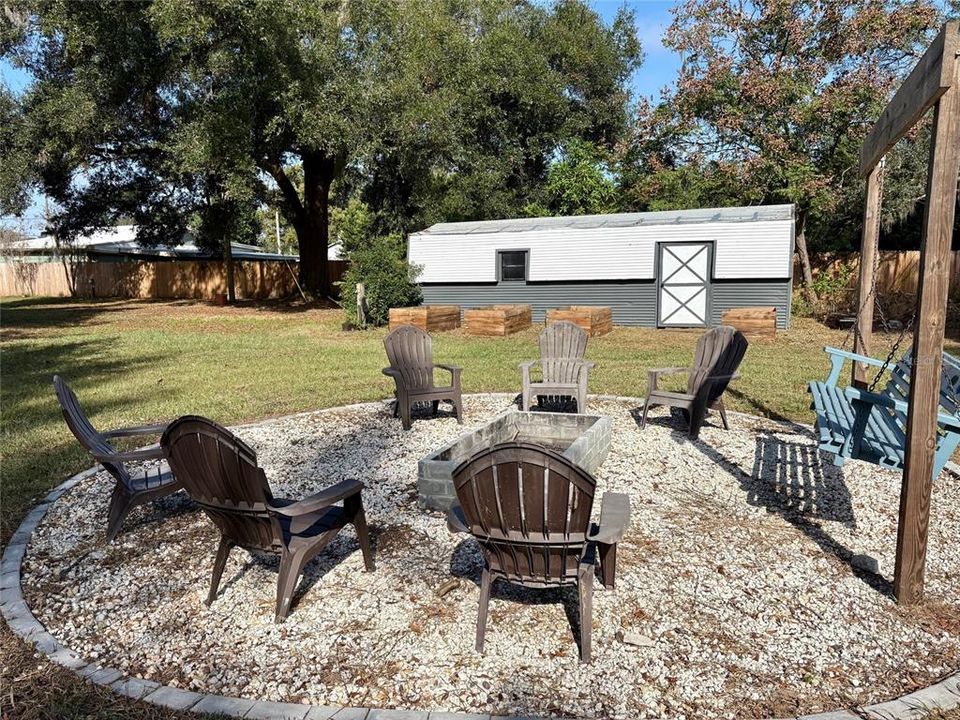 合同活跃: $249,000 (3 贝兹, 2 浴室, 1172 平方英尺)