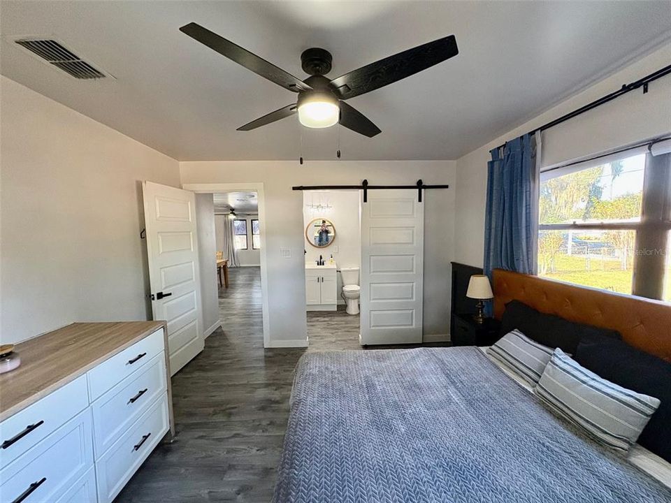 合同活跃: $249,000 (3 贝兹, 2 浴室, 1172 平方英尺)