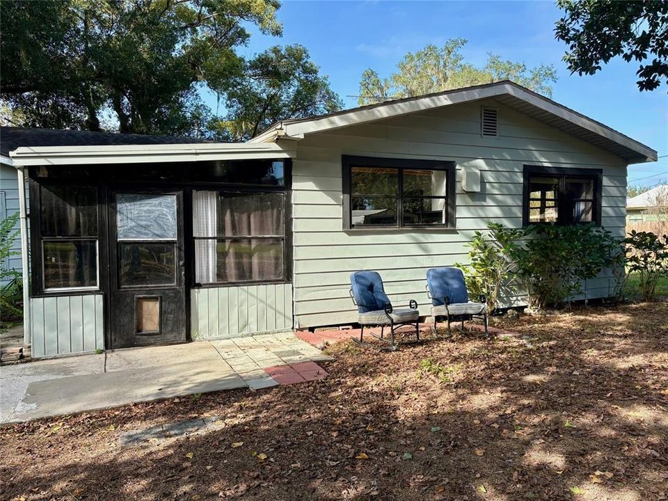 合同活跃: $249,000 (3 贝兹, 2 浴室, 1172 平方英尺)