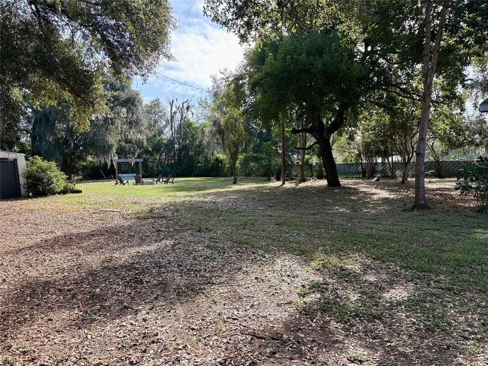 合同活跃: $249,000 (3 贝兹, 2 浴室, 1172 平方英尺)