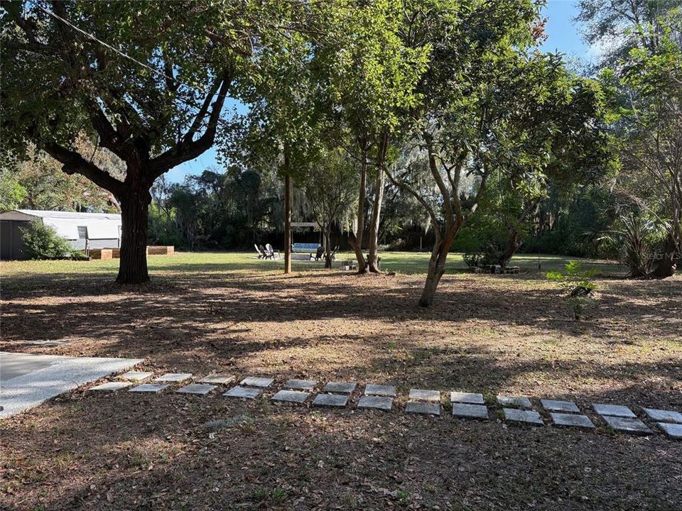 合同活跃: $249,000 (3 贝兹, 2 浴室, 1172 平方英尺)