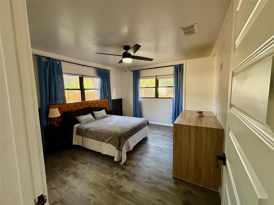 合同活跃: $249,000 (3 贝兹, 2 浴室, 1172 平方英尺)