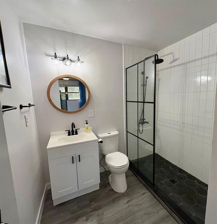 合同活跃: $249,000 (3 贝兹, 2 浴室, 1172 平方英尺)