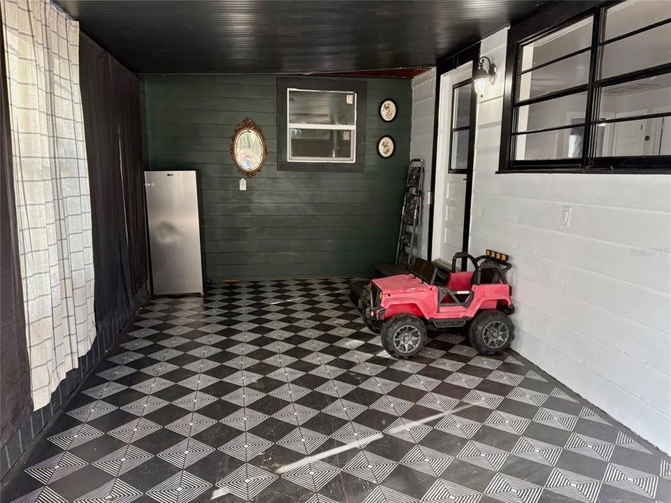 合同活跃: $249,000 (3 贝兹, 2 浴室, 1172 平方英尺)