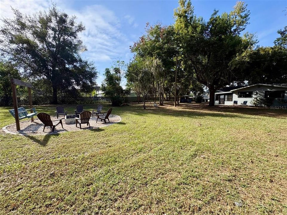 合同活跃: $249,000 (3 贝兹, 2 浴室, 1172 平方英尺)