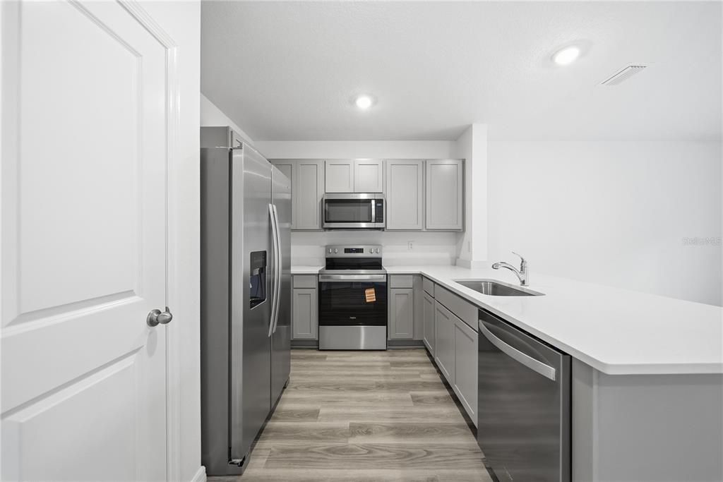 For Rent: $2,300 (3 beds, 2 baths, 1463 Square Feet)