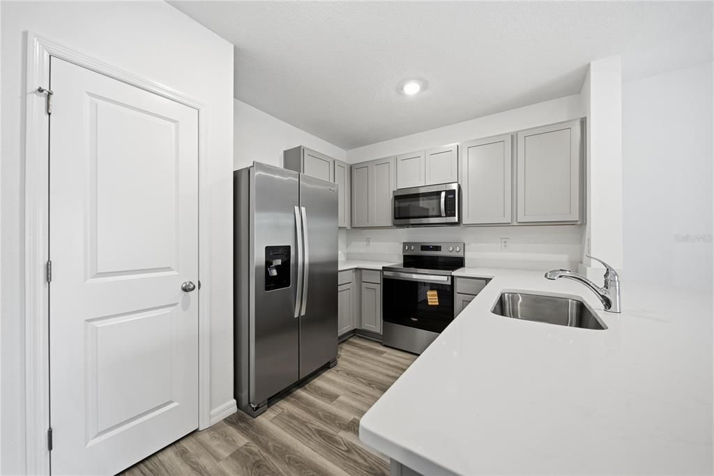 For Rent: $2,300 (3 beds, 2 baths, 1463 Square Feet)