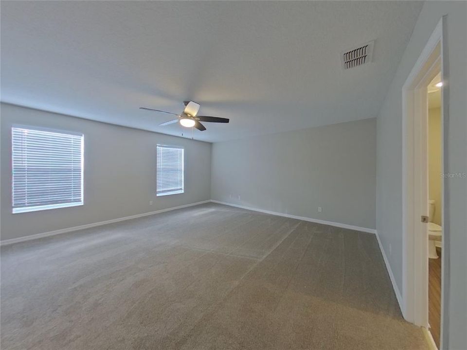 En Renta: $2,529 (4 camas, 3 baños, 2810 Pies cuadrados)