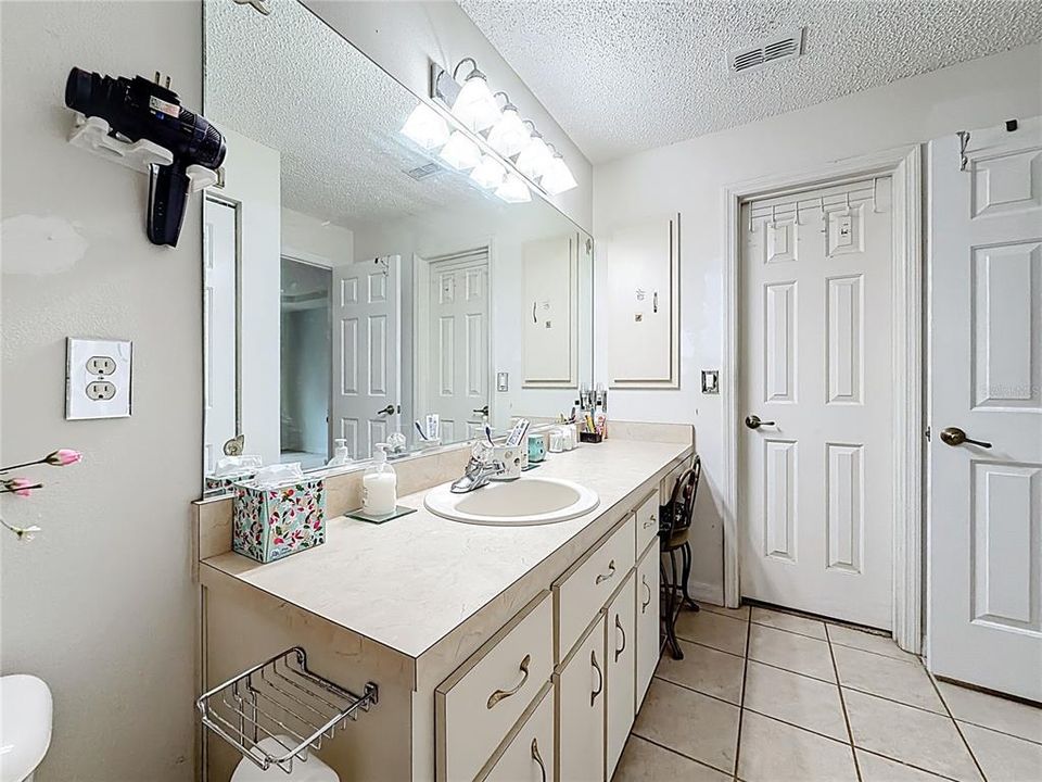 For Sale: $325,000 (3 beds, 2 baths, 1565 Square Feet)