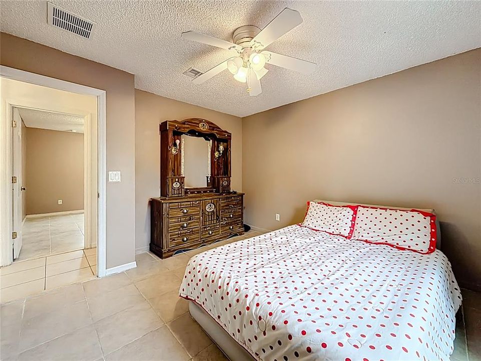 For Sale: $325,000 (3 beds, 2 baths, 1565 Square Feet)