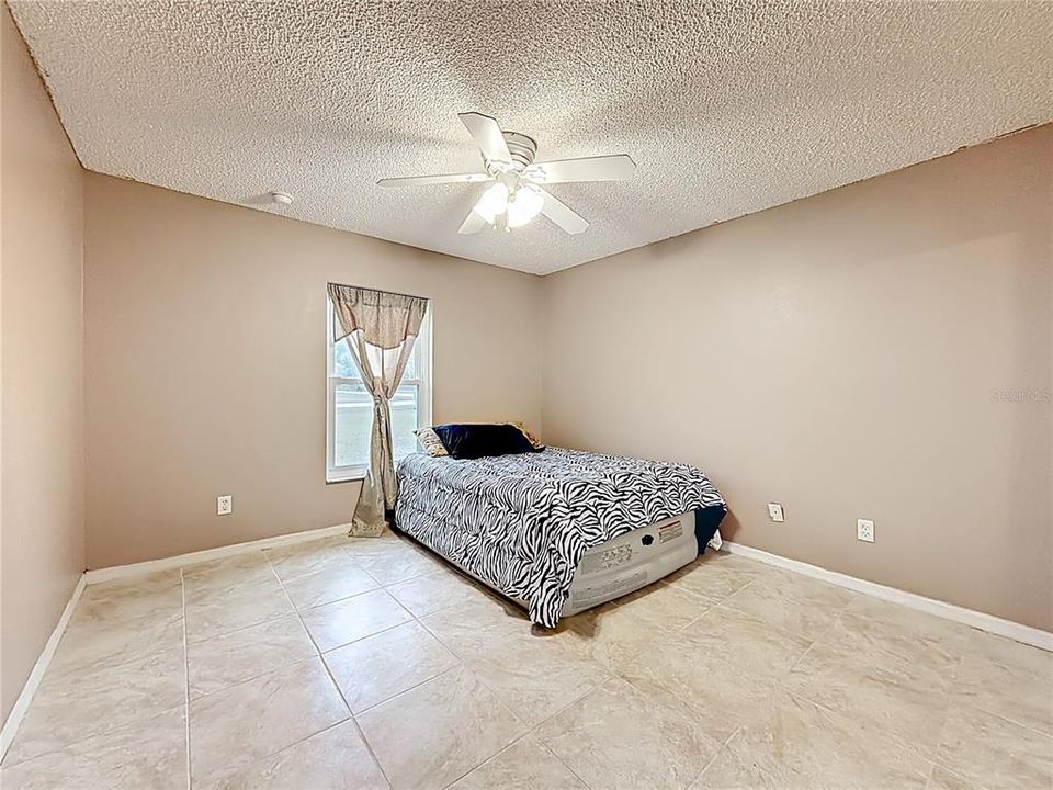 For Sale: $325,000 (3 beds, 2 baths, 1565 Square Feet)