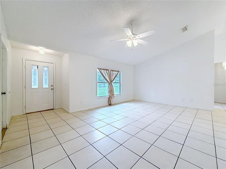 For Sale: $325,000 (3 beds, 2 baths, 1565 Square Feet)