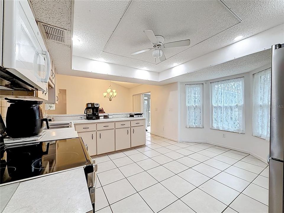 For Sale: $325,000 (3 beds, 2 baths, 1565 Square Feet)