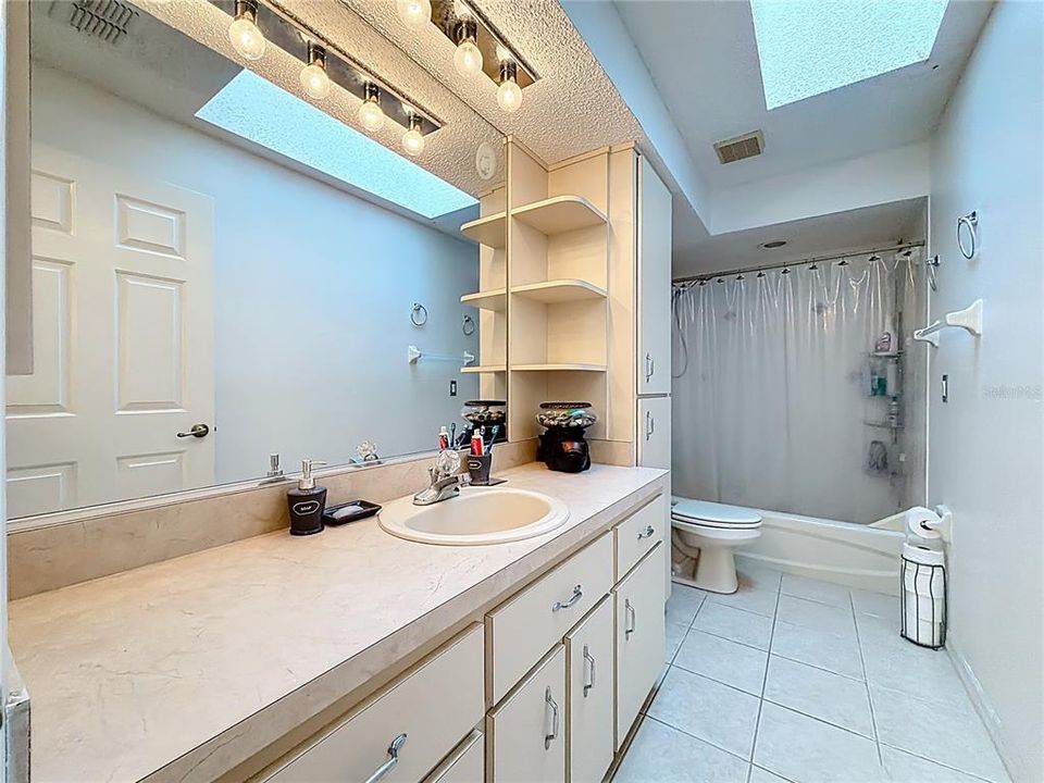 For Sale: $325,000 (3 beds, 2 baths, 1565 Square Feet)