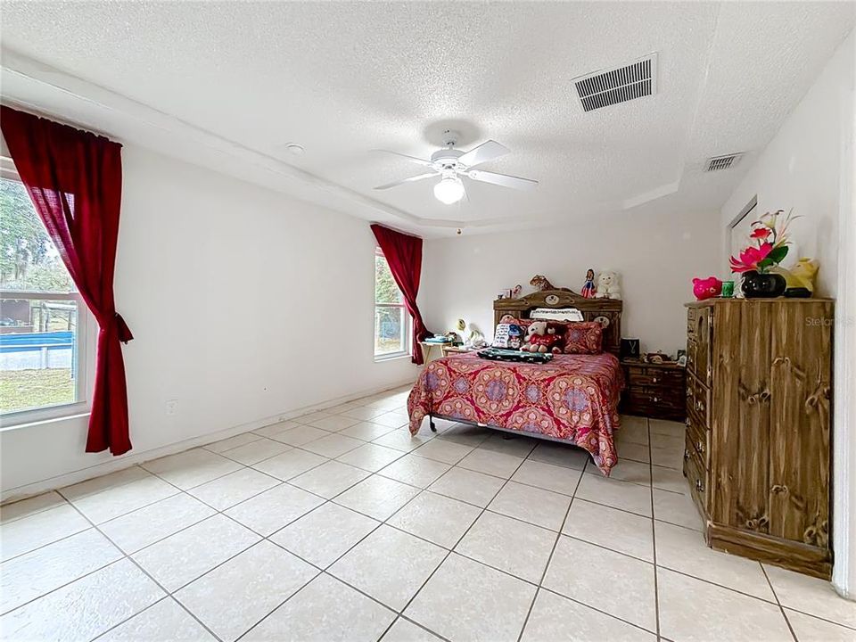 For Sale: $325,000 (3 beds, 2 baths, 1565 Square Feet)