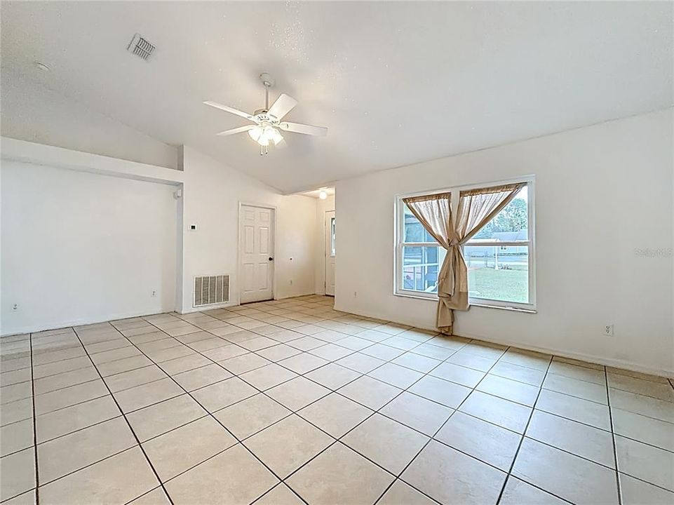 For Sale: $325,000 (3 beds, 2 baths, 1565 Square Feet)