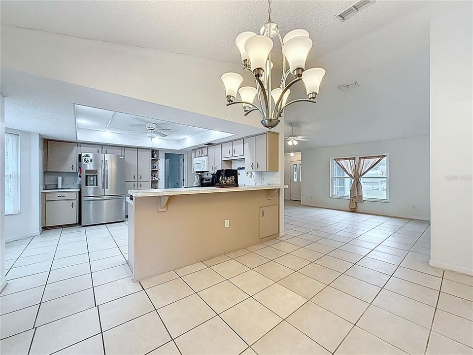 For Sale: $325,000 (3 beds, 2 baths, 1565 Square Feet)