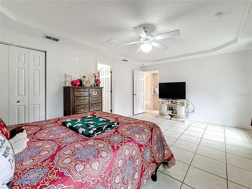 For Sale: $325,000 (3 beds, 2 baths, 1565 Square Feet)